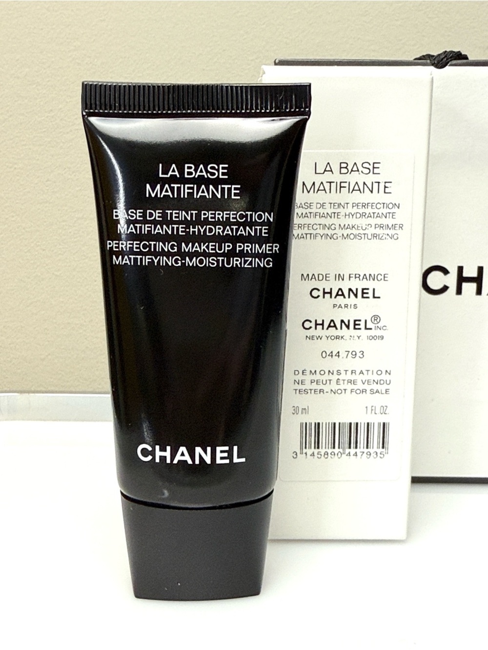 CHANEL • La Base Matte Primer - Picture 2 of 8